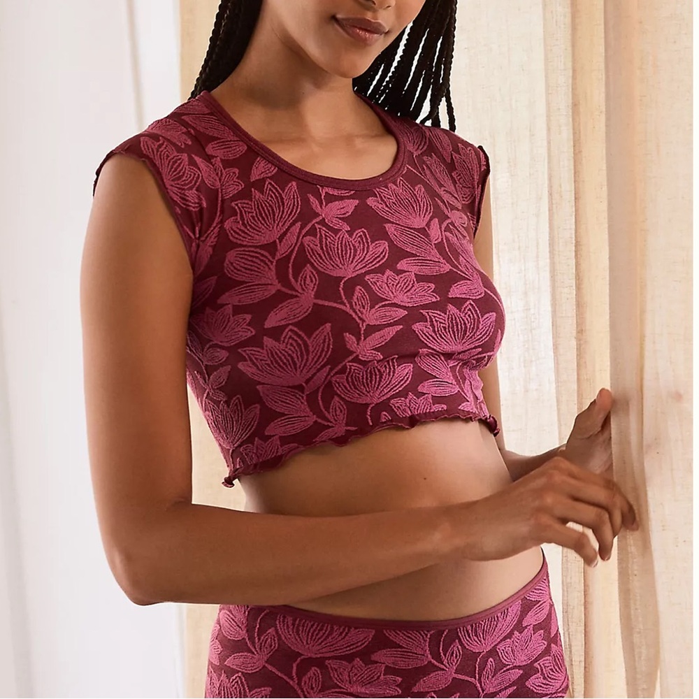 NWT Anthropologie Seamless Floral Baby Tee Maroon Color Size S/M